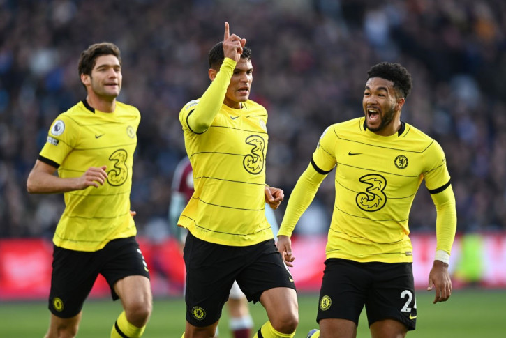Thua sốc West Ham, Chelsea lung lay ngôi đầu