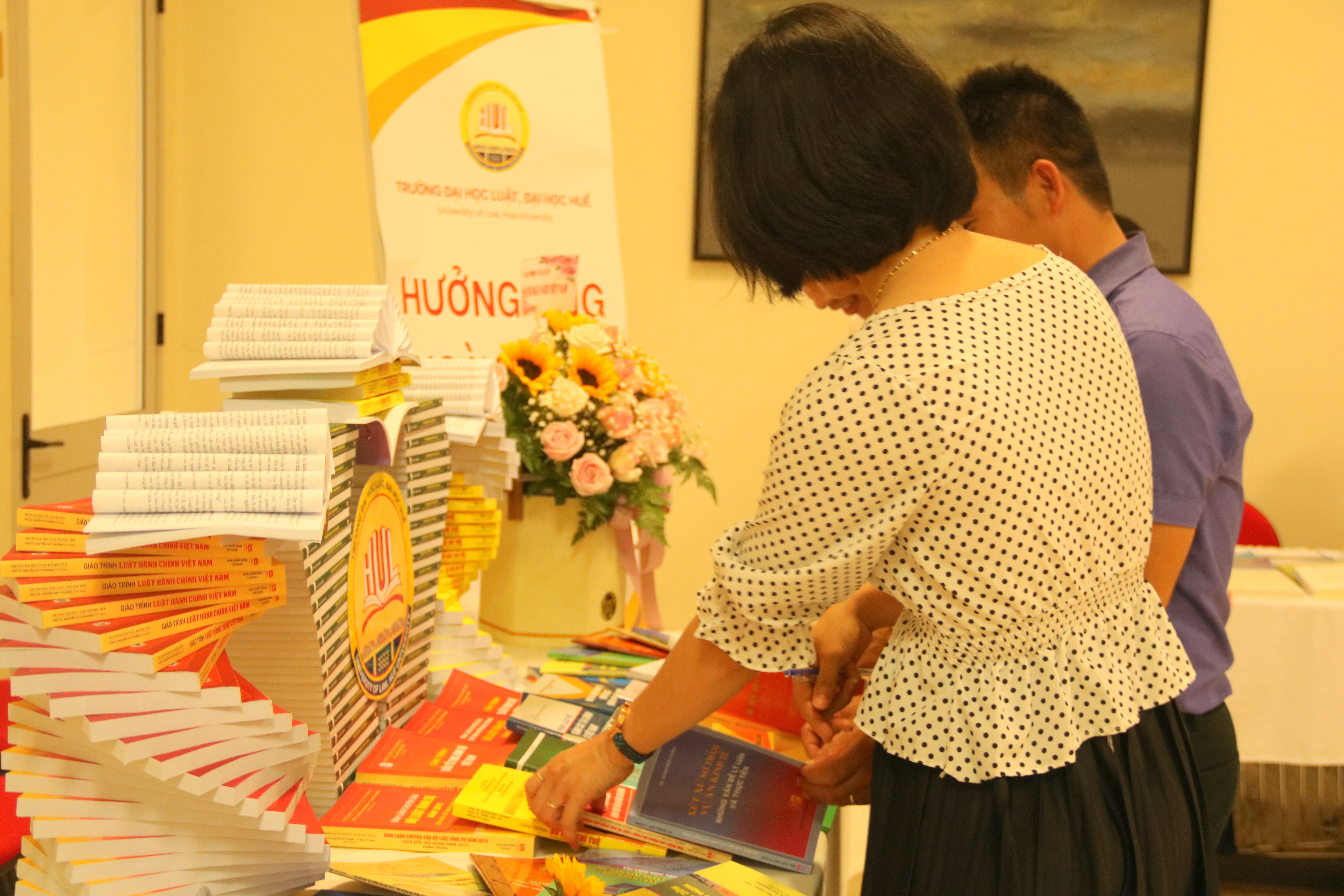 Trao đổi kinh nghiệm phát triển tạp chí trong nước