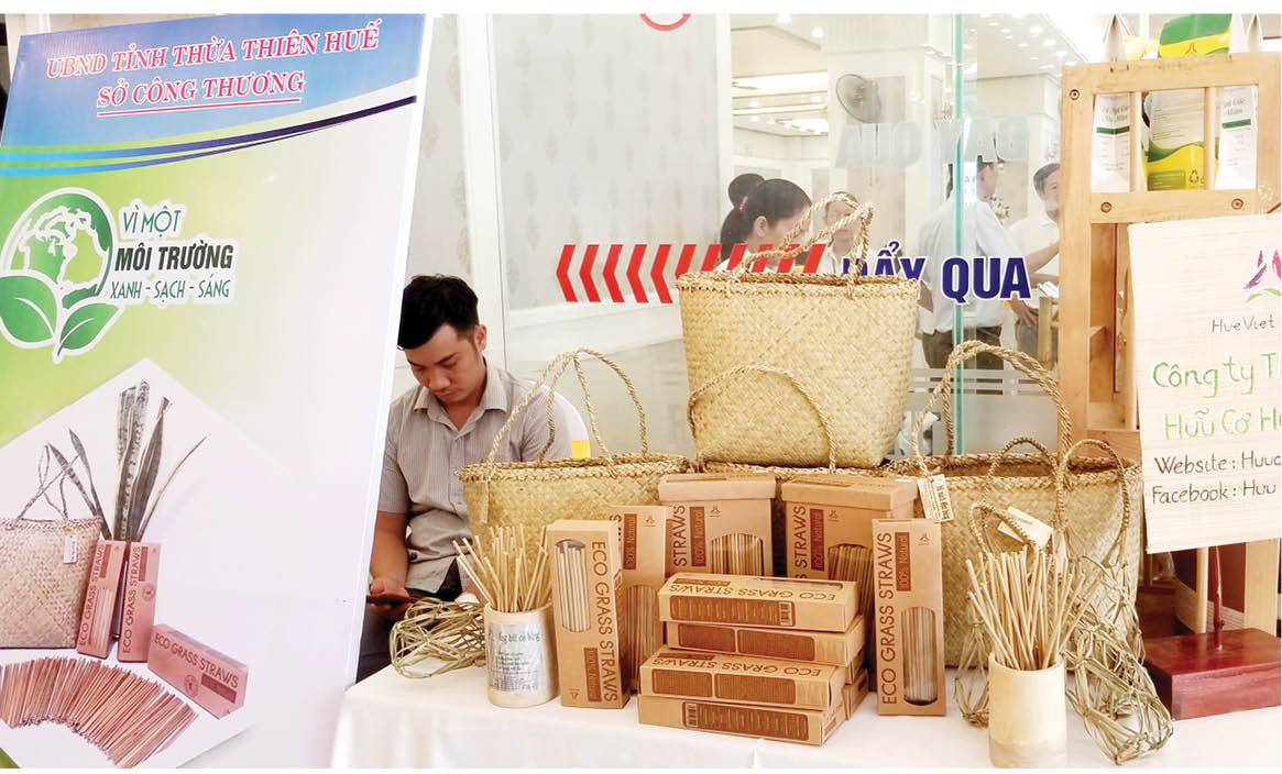 Ít dùng và phân loại rác là thượng sách để giảm rác nhựa