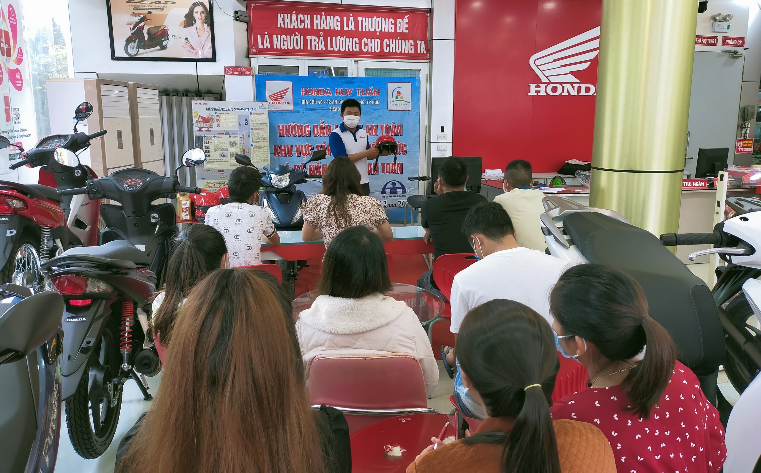 Honda Huy Tuấn hướng dẫn “Lái xe an toàn”