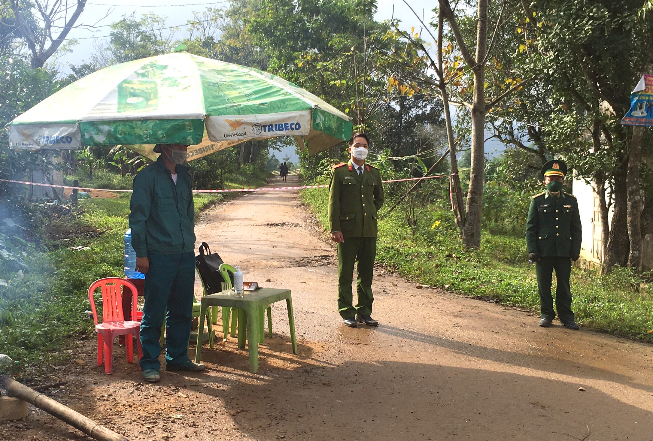 Nhiều ca nghi nhiễm, A Lưới cho học sinh nghỉ học để tầm soát COVID-19