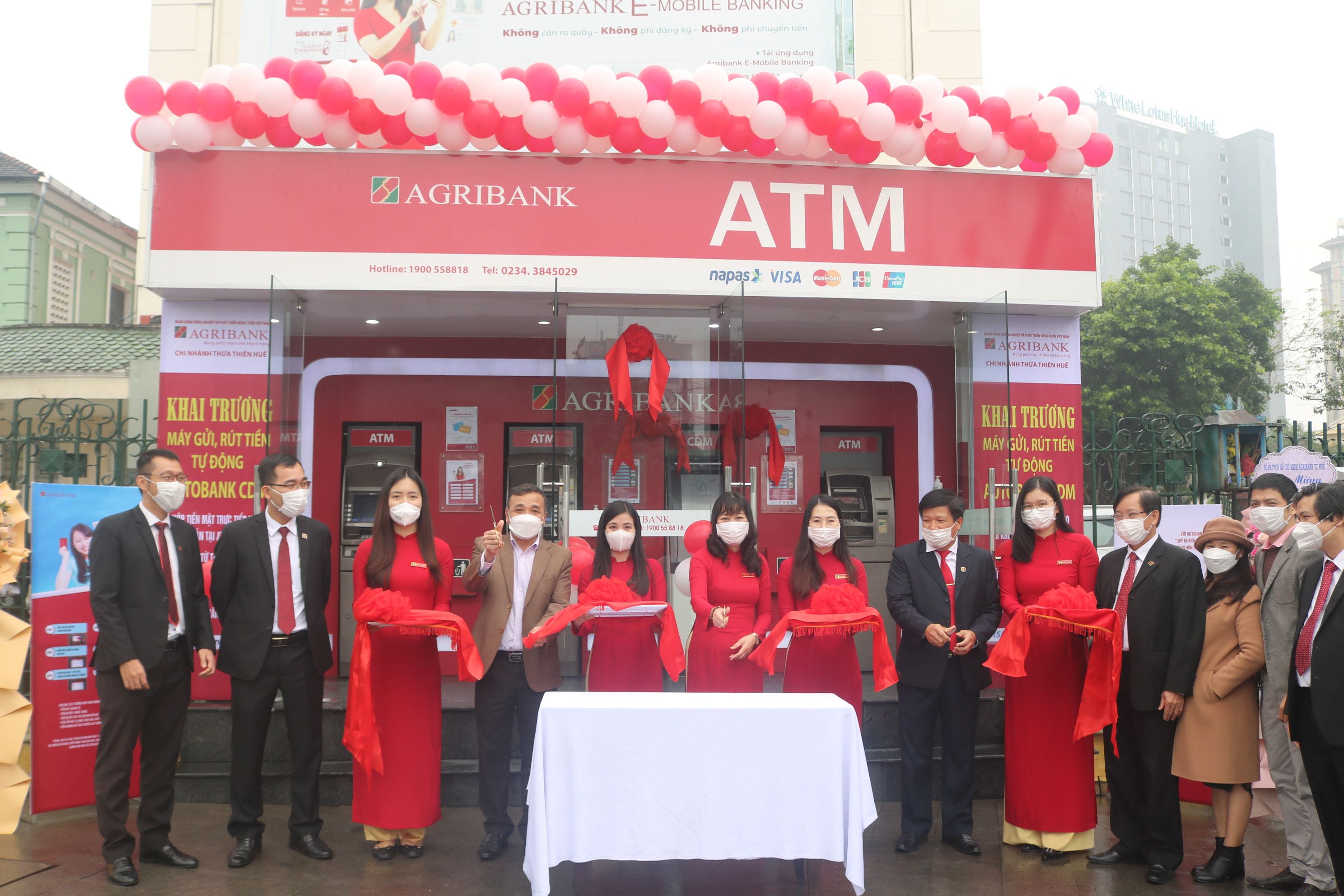 Agribank khai trương máy gửi, rút tiền tự động CDM