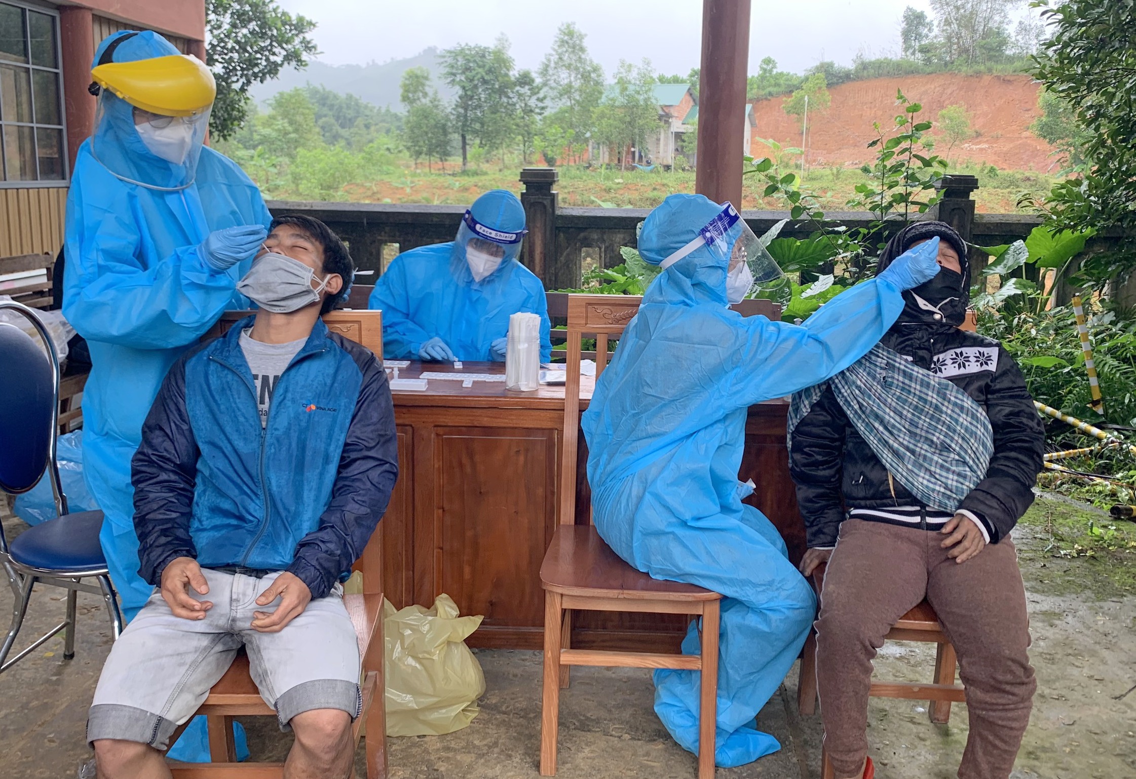 Mở rộng xét nghiệm tầm soát COVID-19 ở 18 xã, thị trấn huyện A Lưới