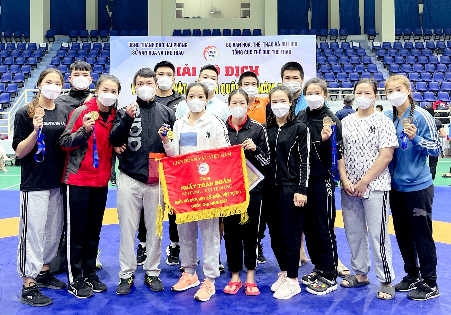 Vật nữ Huế gây sốc tại giải vô địch quốc gia