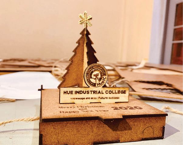 Nguyễn Vũ Trọng Thi  món quà lưu niệm xứ Huế