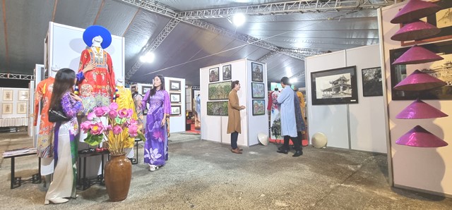 Giới thiệu di sản Cố đô Huế qua nghệ thuật ký họa tại Ninh Bình