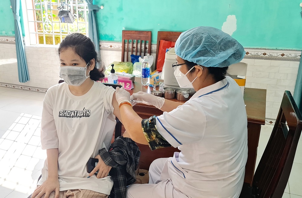 Đẩy nhanh tiến độ tiêm vắc xin cho người trên 18 tuổi
