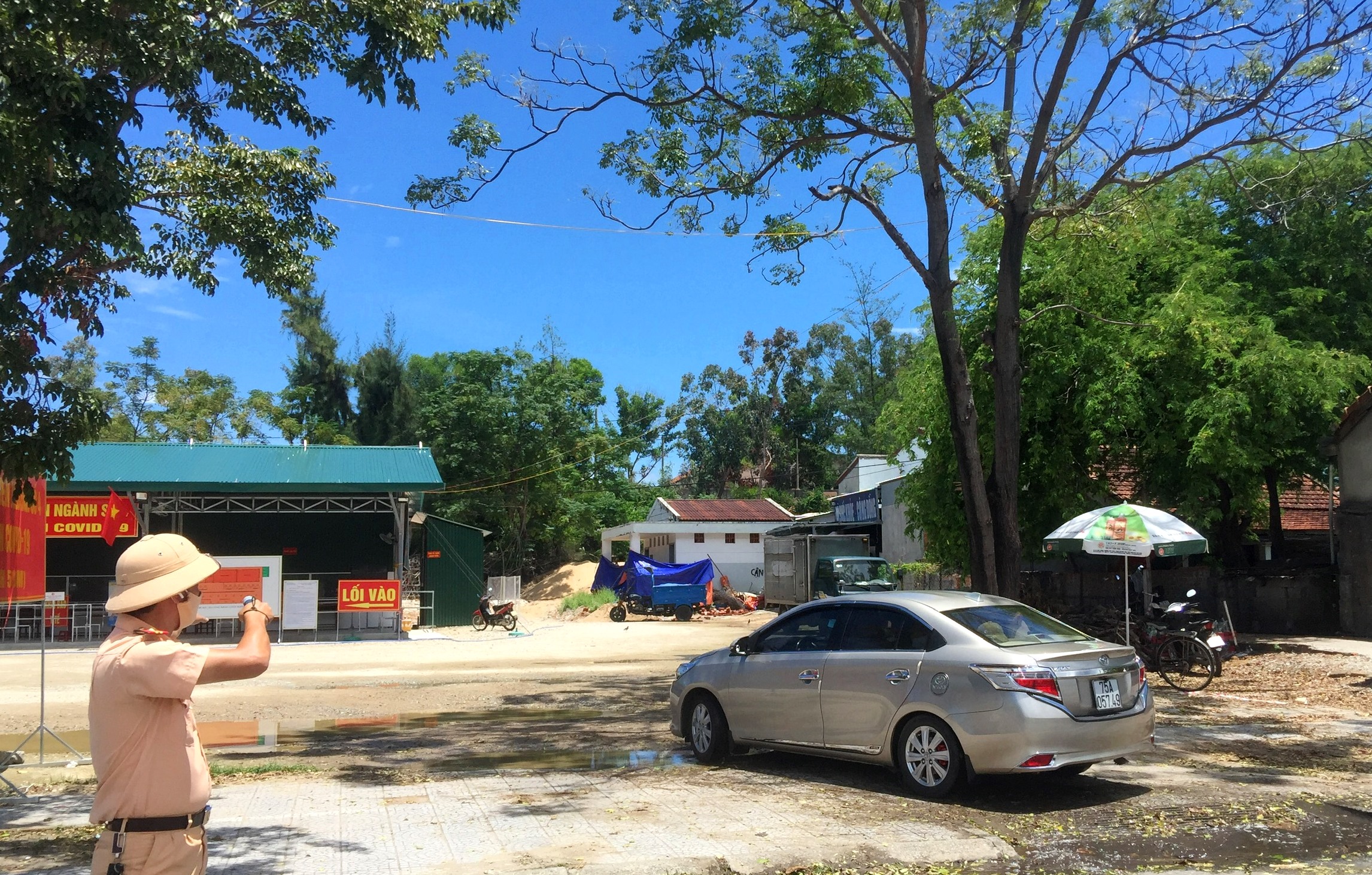 Bàn giao chốt kiểm soát y tế liên ngành số 4 cho huyện Phú Lộc quản lý