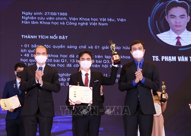 Trao Giải thưởng Quả cầu vàng và Phần thưởng Nữ sinh viên tiêu biểu lĩnh vực KHCN