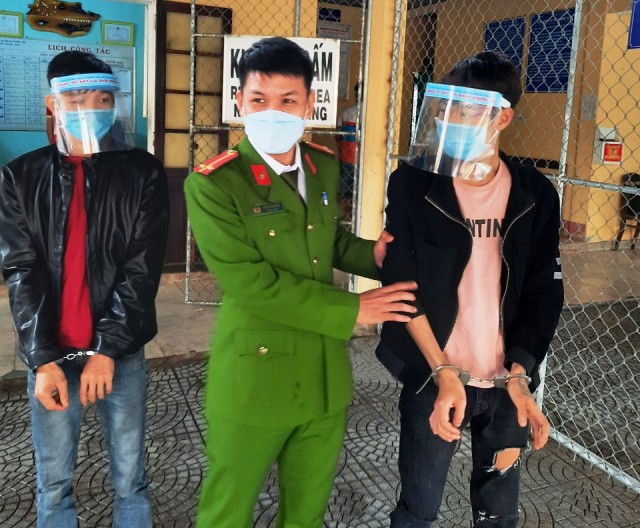 Bắt giữ 4 đối tượng tàng trữ, sử dụng ma túy nguy hiểm