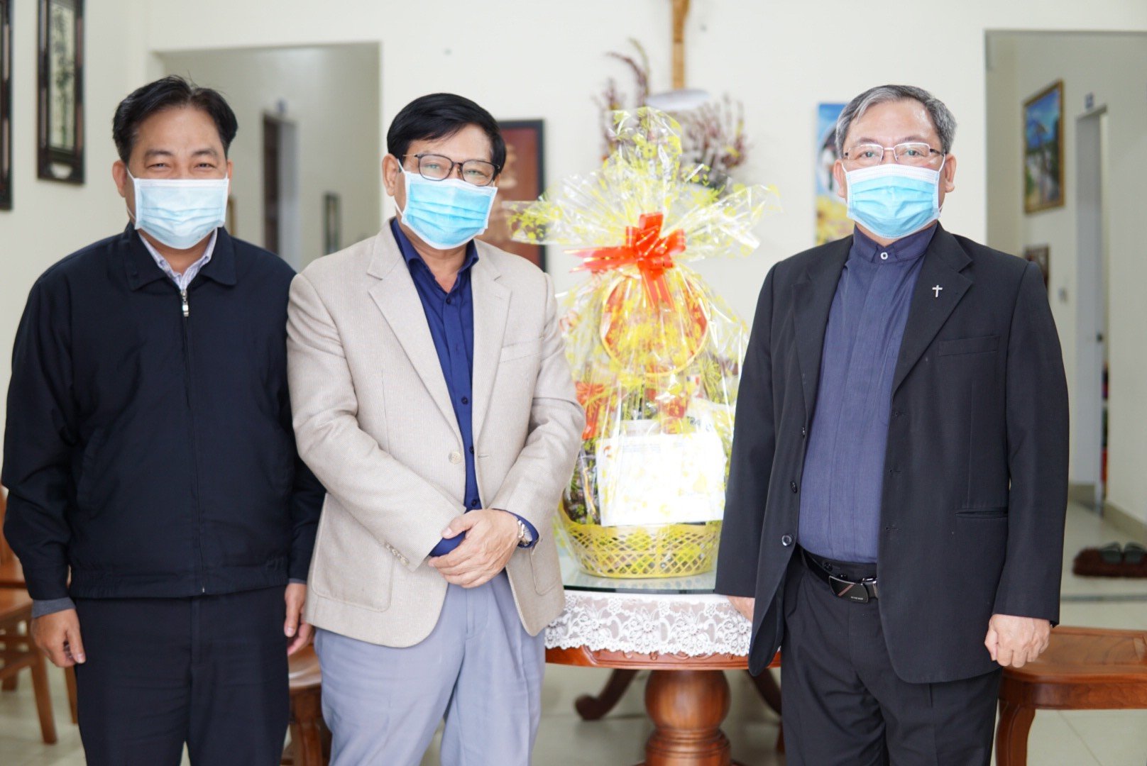 Mặt trận tỉnh thăm, chúc mừng giáng sinh năm 2021