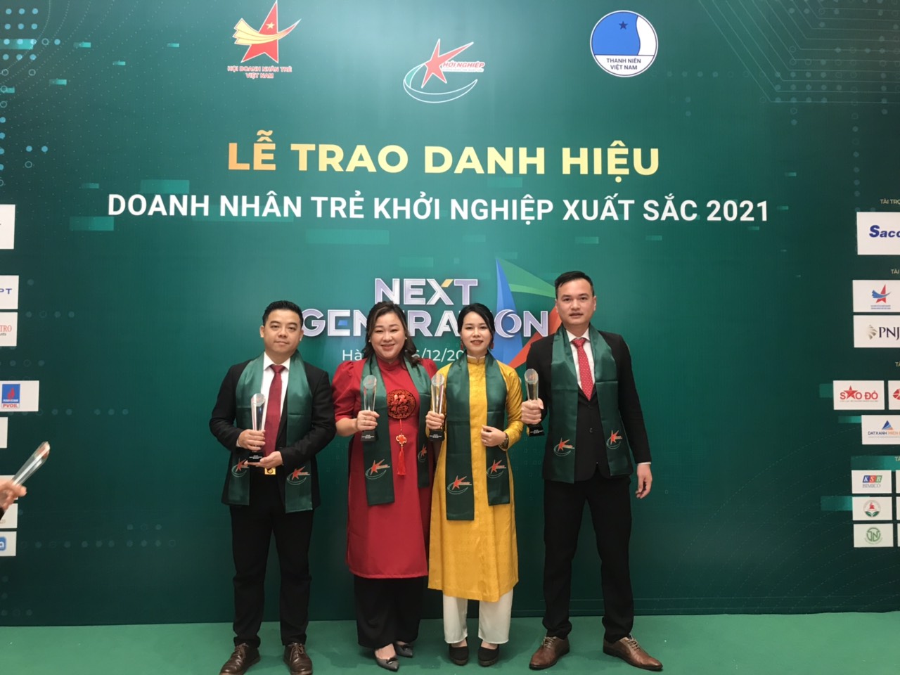 5 doanh nhân trẻ khởi nghiệp xuất sắc được vinh danh
