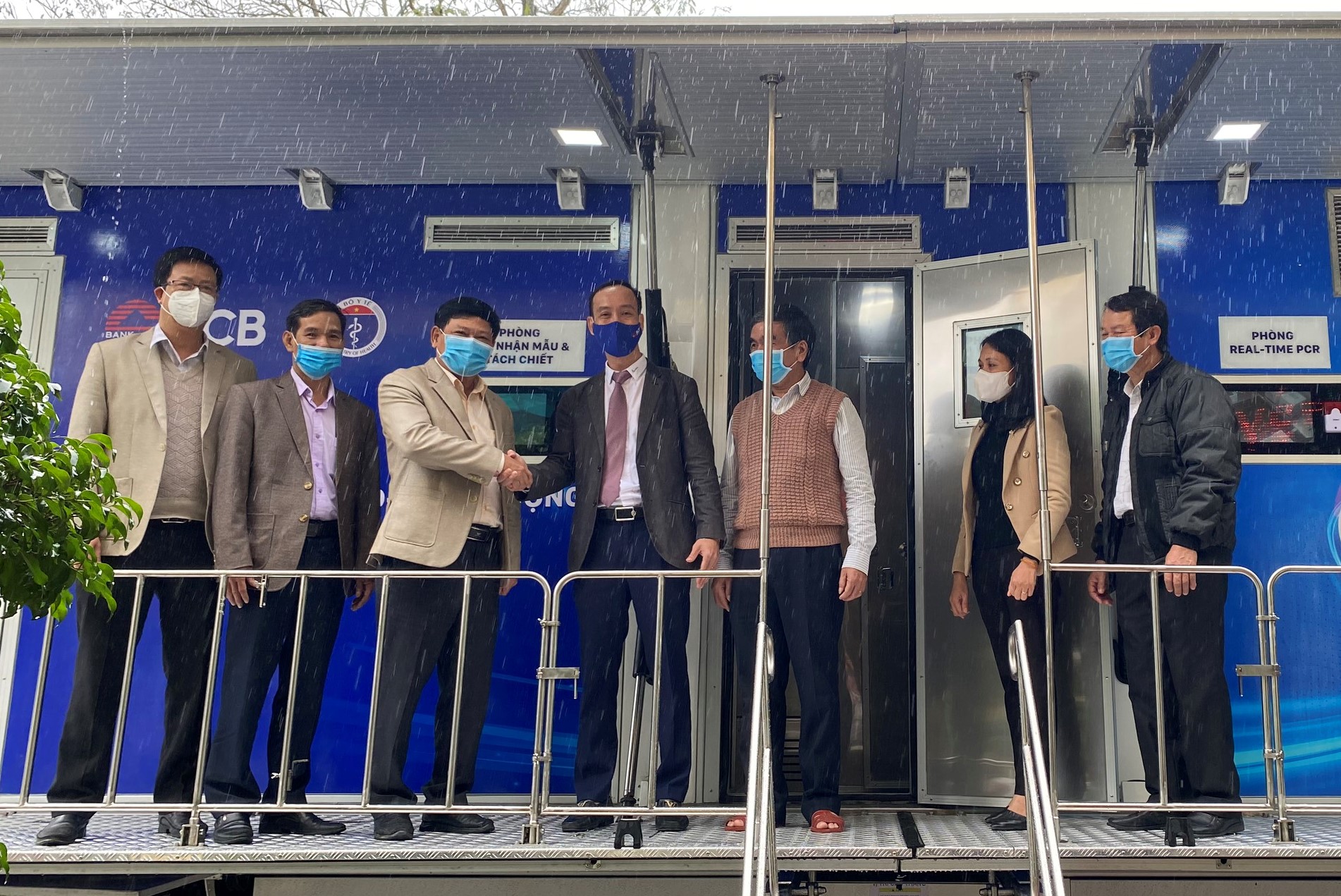 Ngân hàng Sài Gòn hỗ trợ xe xét nghiệm COVID-19 lưu động trị giá 15 tỷ đồng cho Thừa Thiên Huế