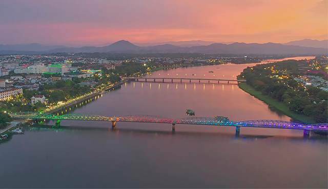 Hue urban infrastructure synchronized