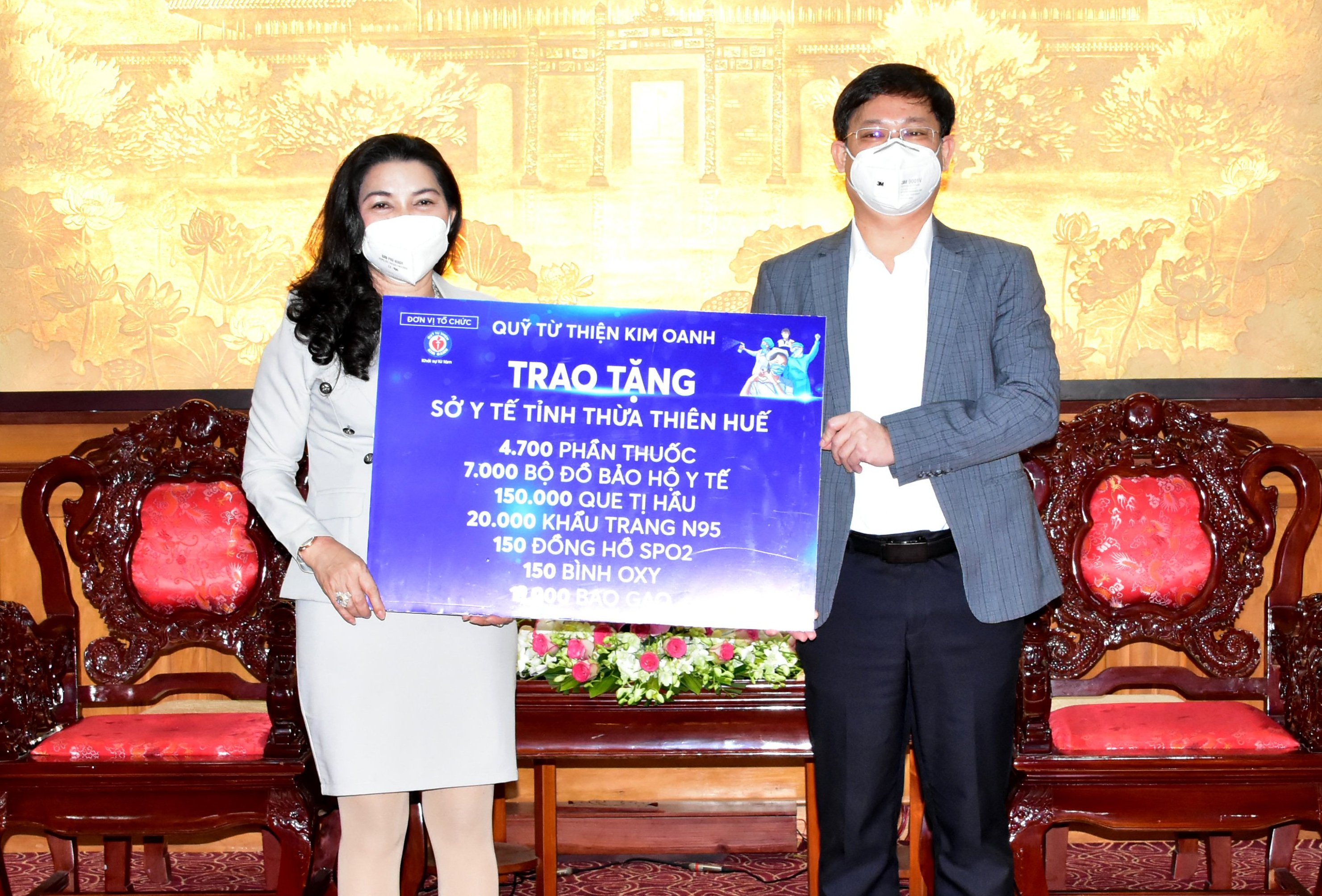 Quỹ từ thiện Kim Oanh hỗ trợ thiết bị, vật tư y tế phòng chống dịch COVID-19 trị giá 3,2 tỷ đồng