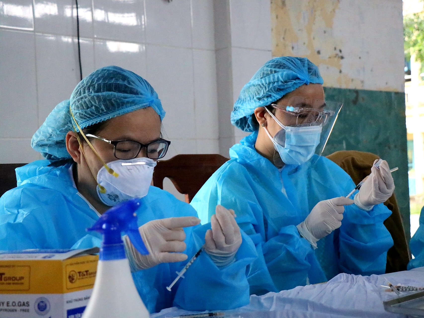 Công bố thêm 438 ca bệnh dương tính với SARS-CoV-2, tỷ lệ người tiêm vắc xin mũi 2 đạt 91,06