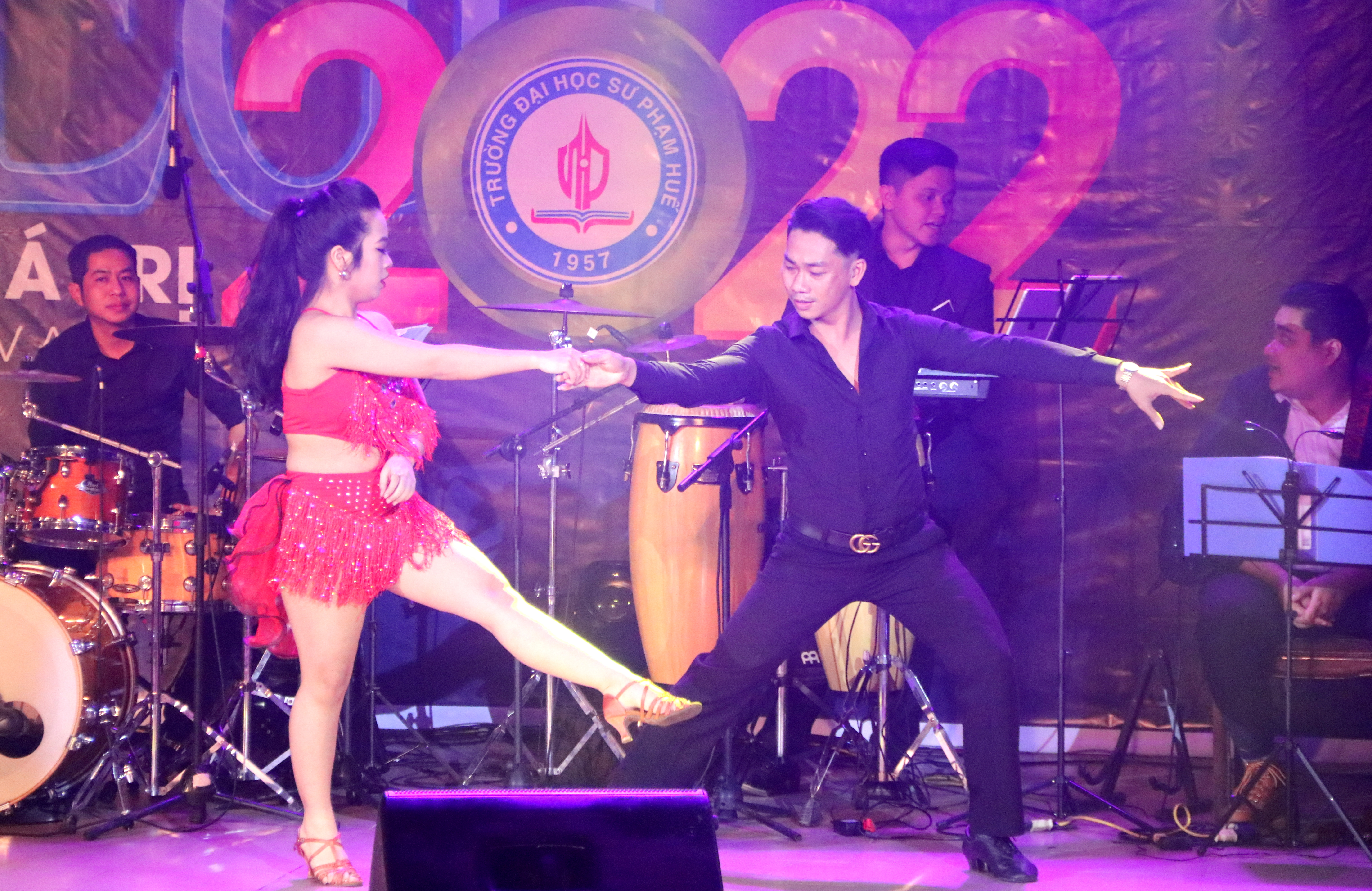 Chào năm mới 2022 - Kết nối và tỏa sáng