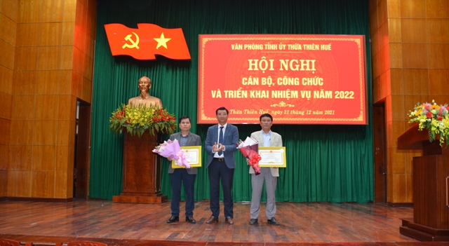 Đội ngũ cán bộ văn phòng phải toàn diện về mọi mặt