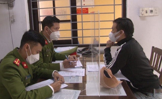 Bắt hai đối tượng lừa bán ma túy giả