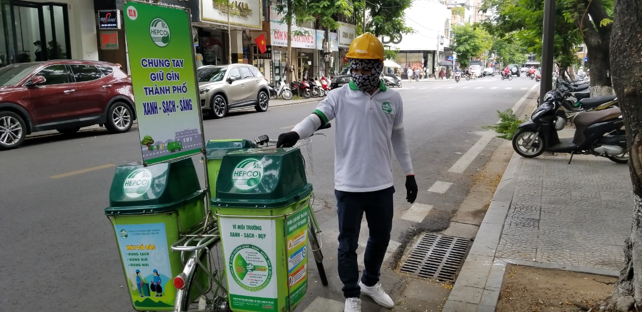 Thực hiện thu gom chất thải phát sinh khi điều trị F0 tại nhà