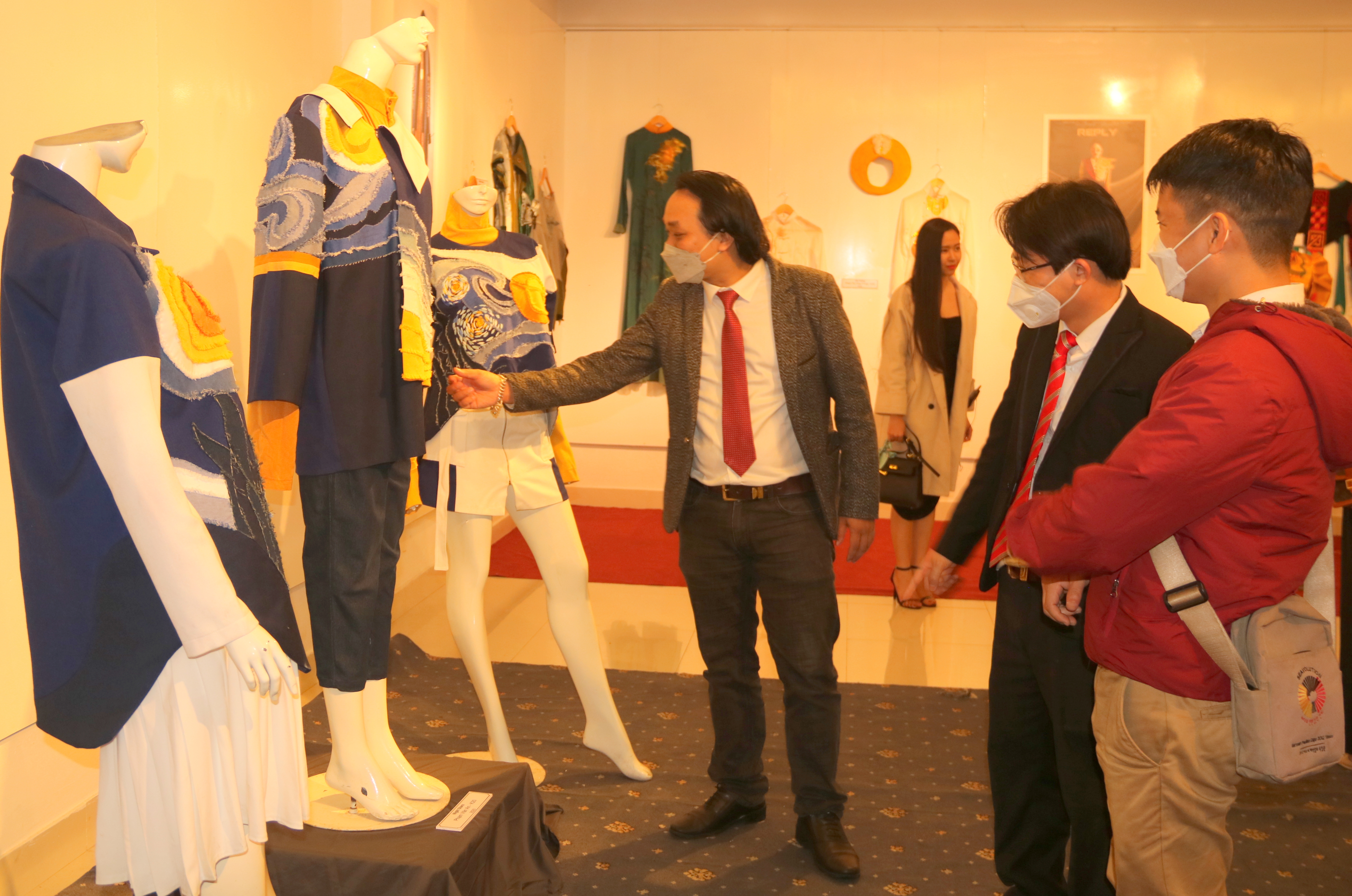 Hơn 60 tác phẩm tại triển lãm thiết kế thời trang “Chắp cánh đam mê”