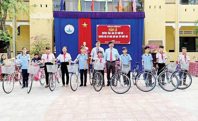 Hết lòng vì thế hệ tương lai