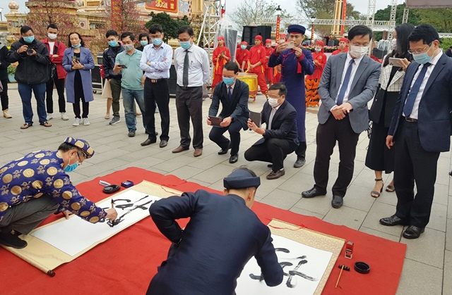 Thi ảnh, video về Tết Huế