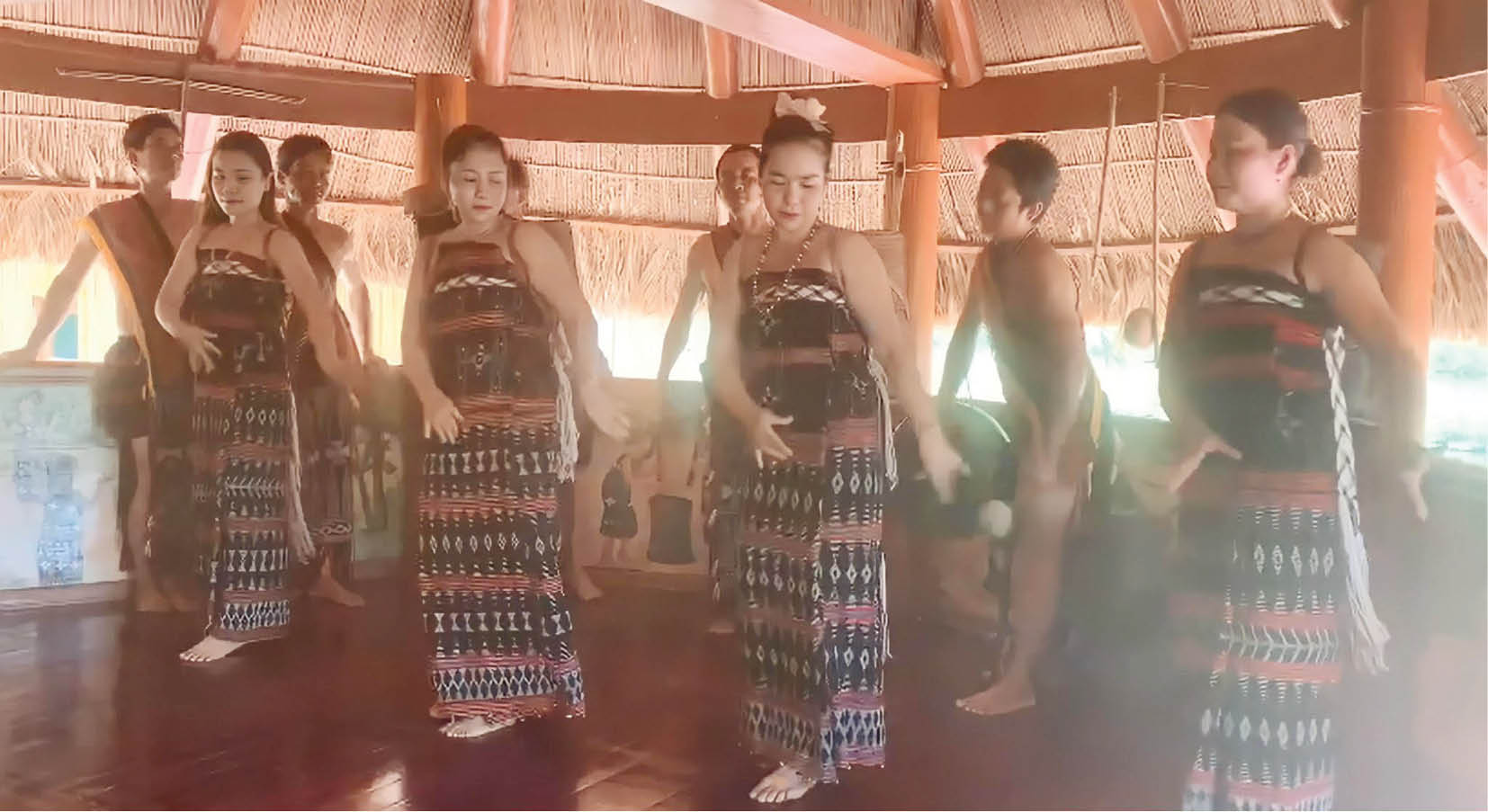 Trong tiếng chim rừng