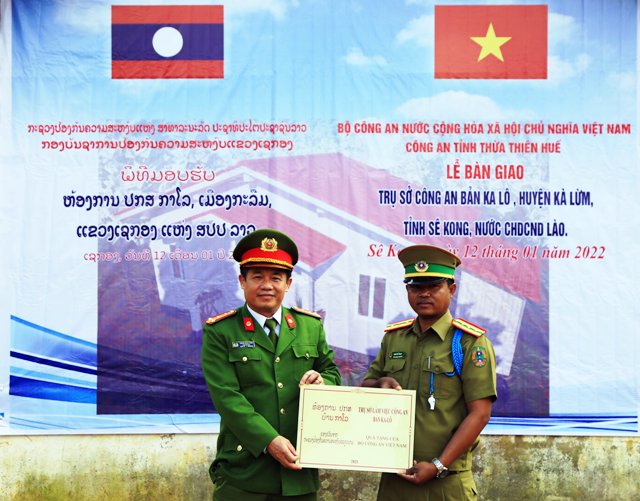 Khánh thành, bàn giao trụ sở làm việc cho Công an nước bạn Lào