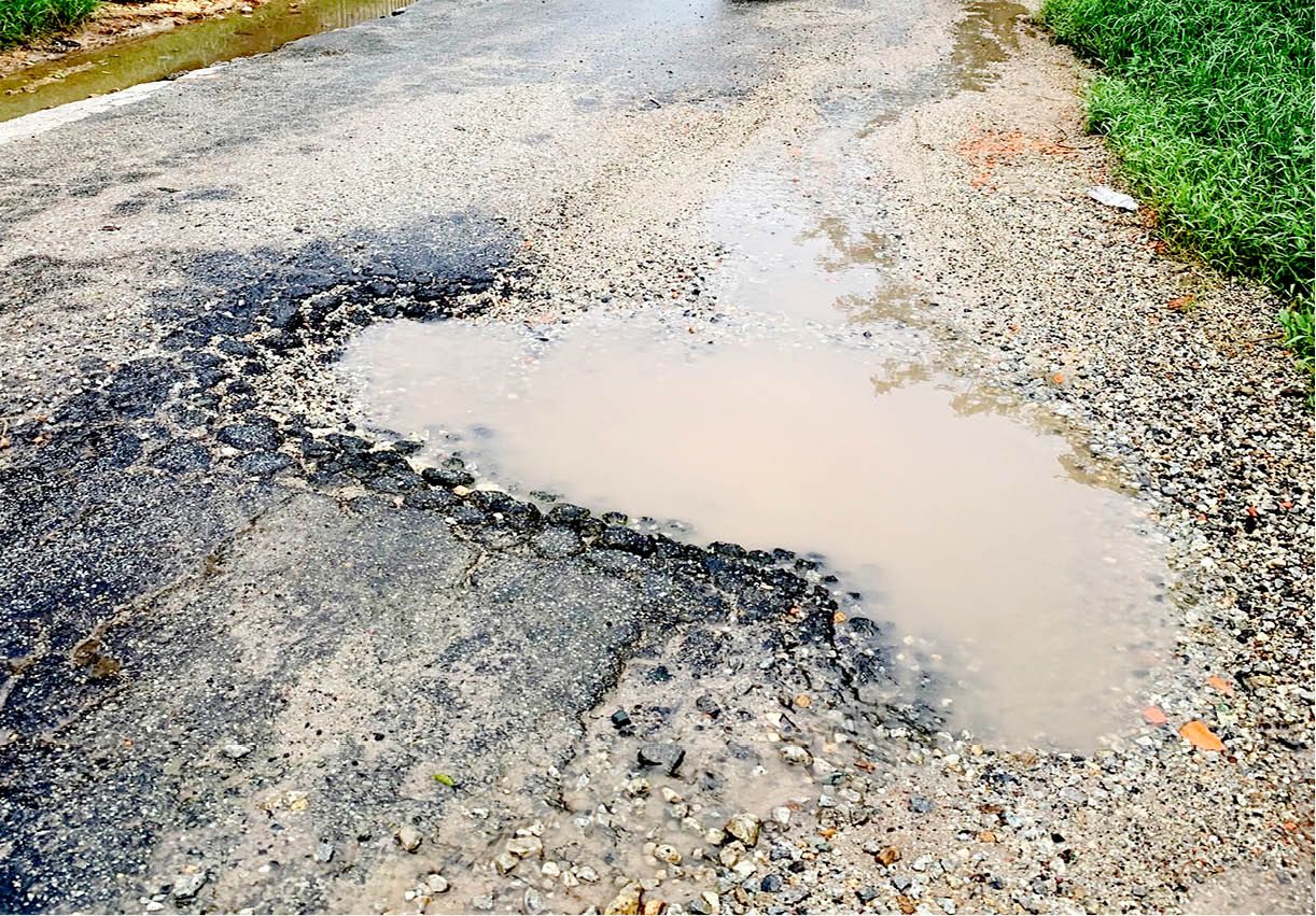 Sớm hoàn thành thảm bê tông nhựa mặt đường Trưng Nữ Vương