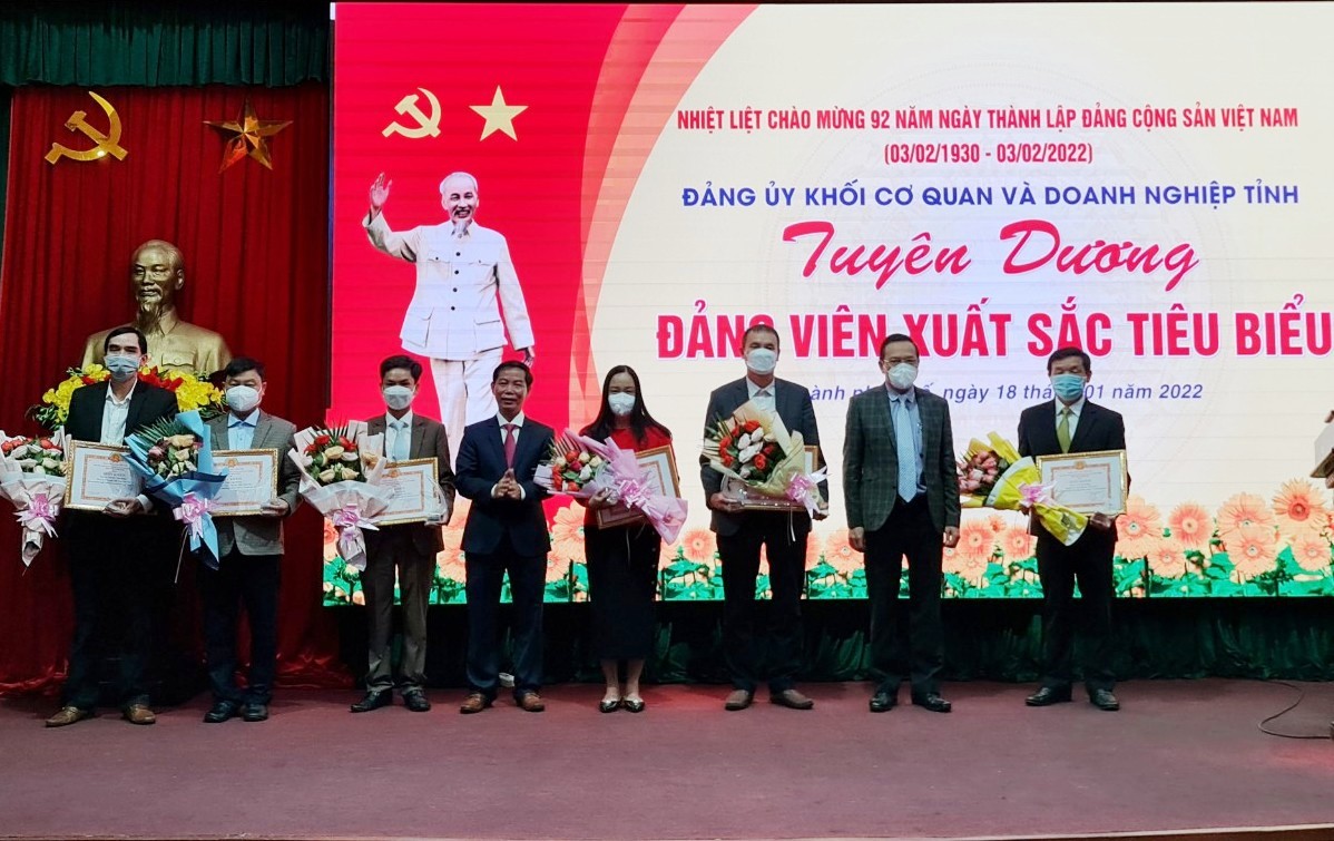 Đảng Ủy Khối Cơ quan và Doanh nghiệp tuyên dương 10 đảng viên xuất sắc tiêu biểu