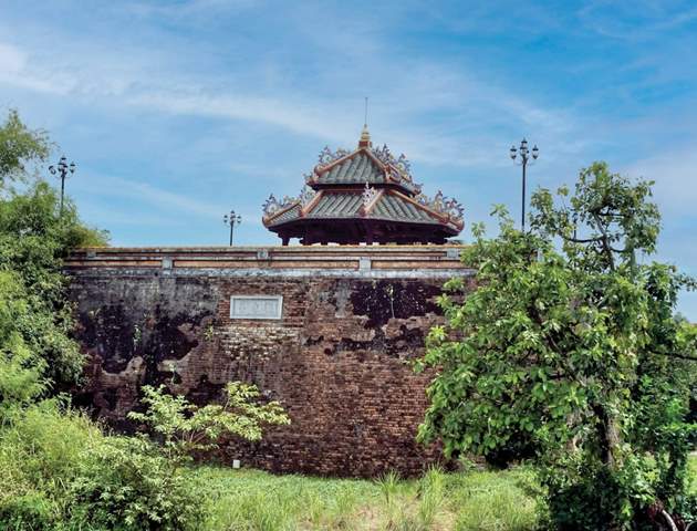 Nghe mưa rơi từ Quan Tượng đài