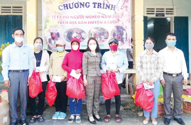 Chăm lo tết cho người nghèo vùng cao