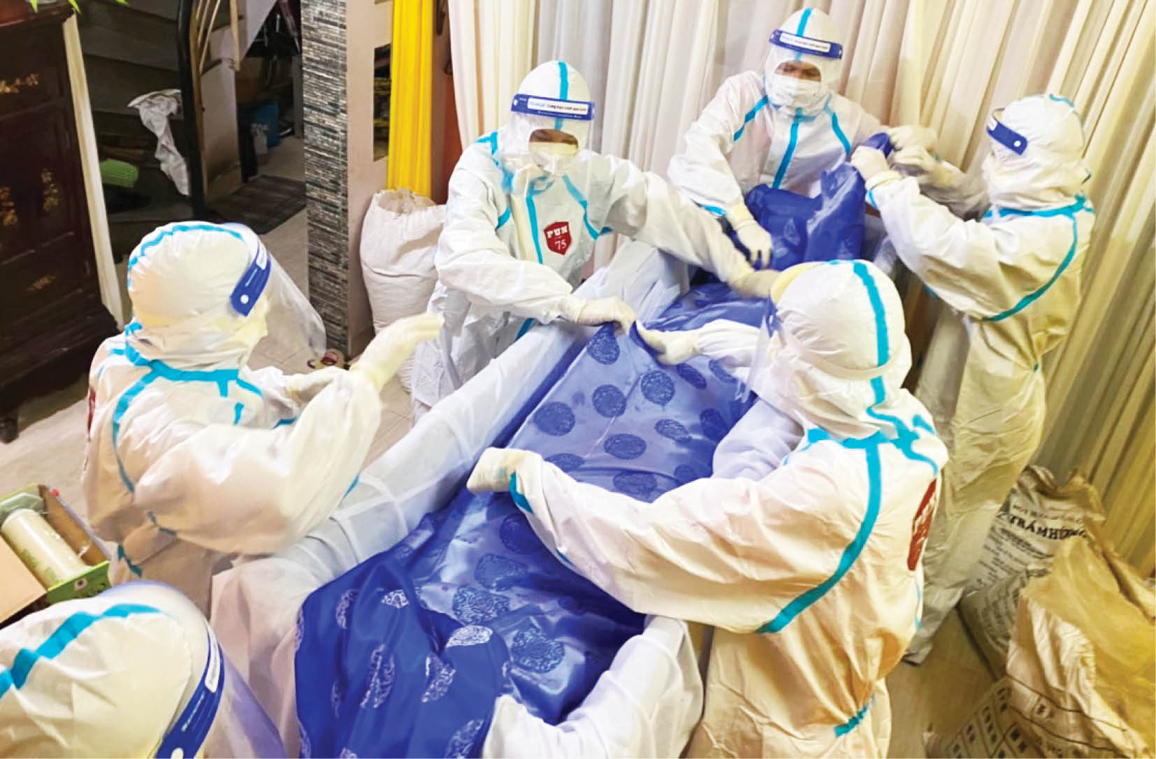 Những người lo hậu sự cho người mất vì COVID-19