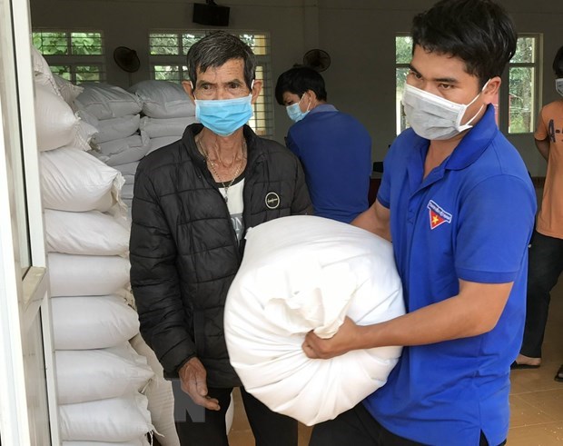 Xuất gạo từ nguồn dự trữ quốc gia hỗ trợ người dân 9 tỉnh