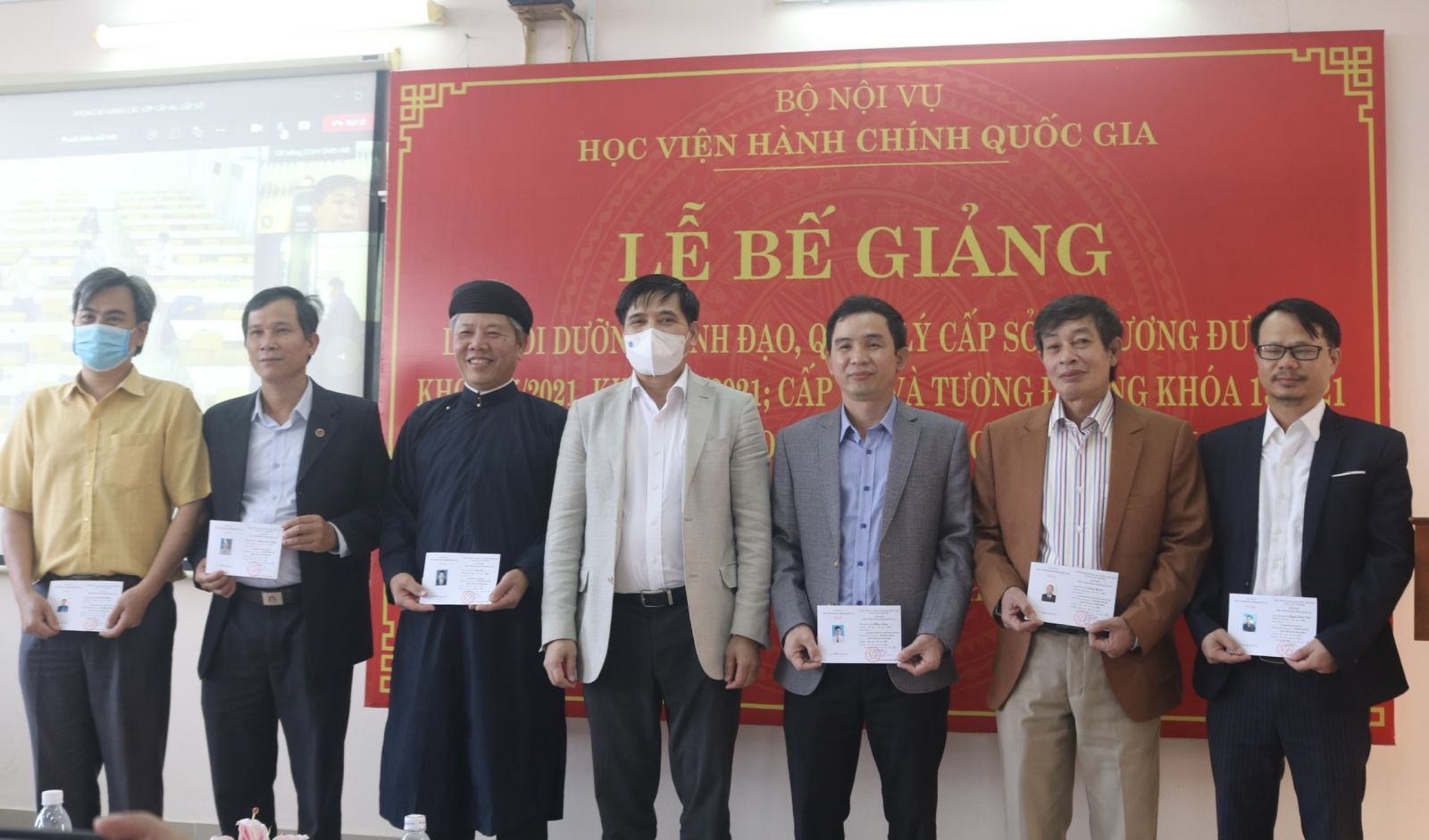 112 học viên hoàn thành lớp bồi dưỡng lãnh đạo cấp sở, cấp vụ