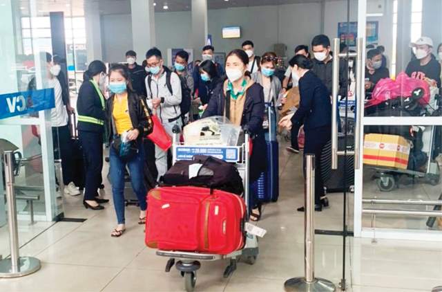 Ít khách mua vé tàu, xe tết