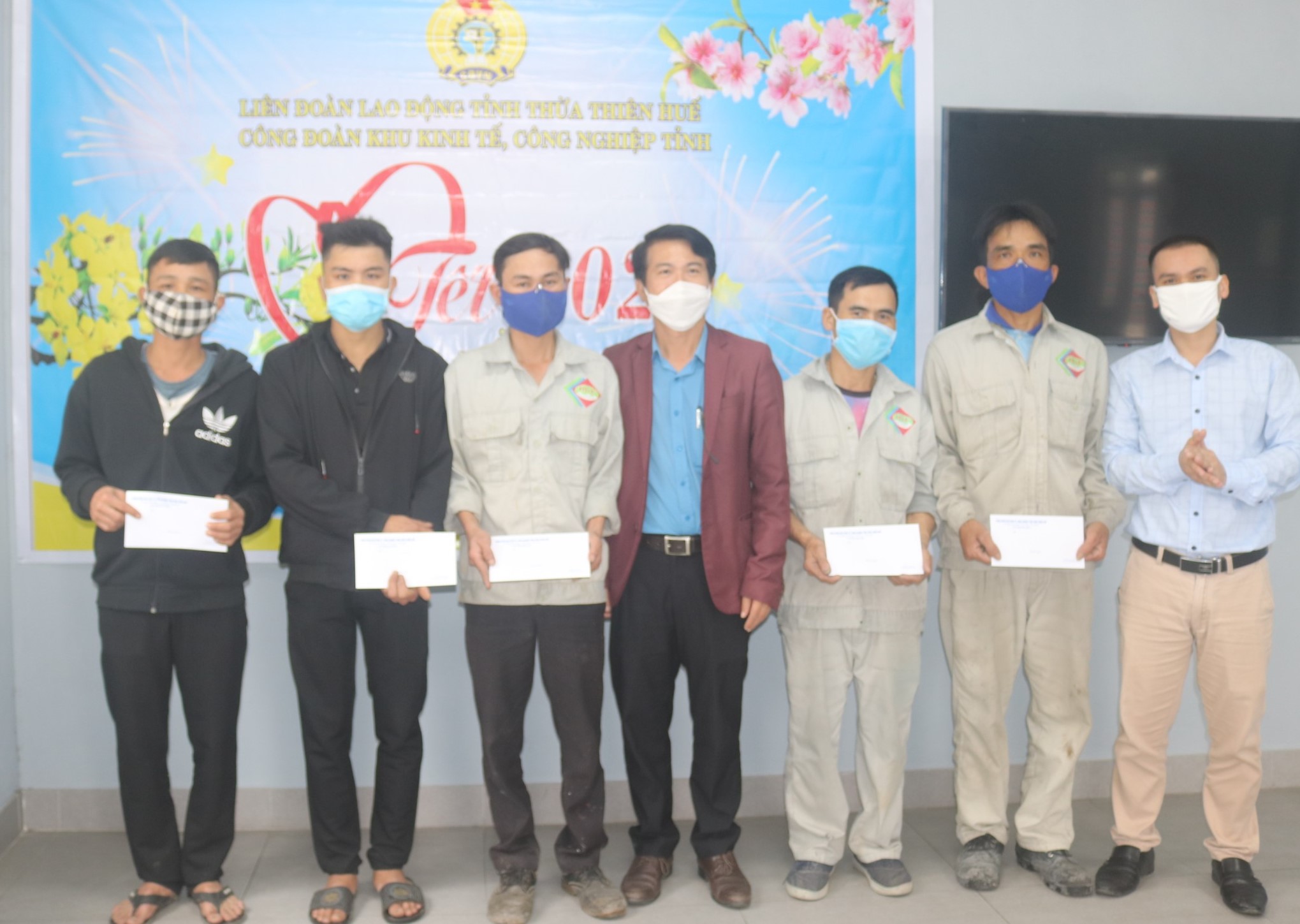 Trao 436 suất quà “Tết sum vầy”