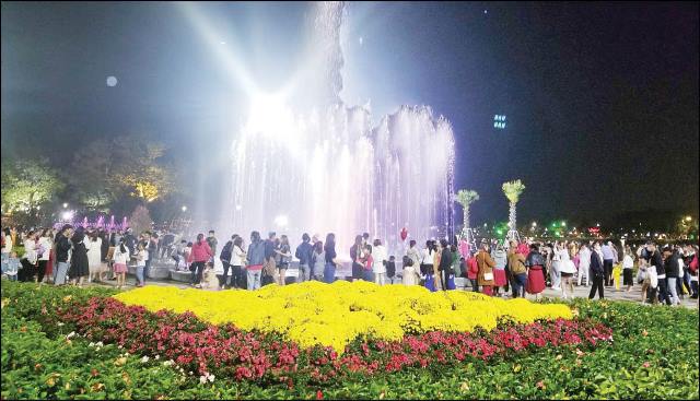 Rực rỡ hội vui xuân