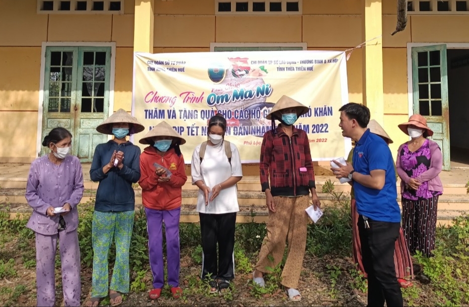 Mang tết ấm và vừa đủ đến với những gia đình chính sách