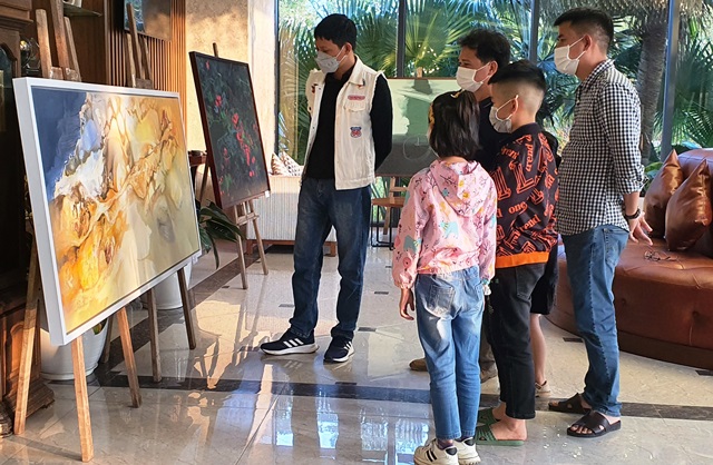 Ba hoạ sĩ Huế “du xuân” đến Hà Tĩnh