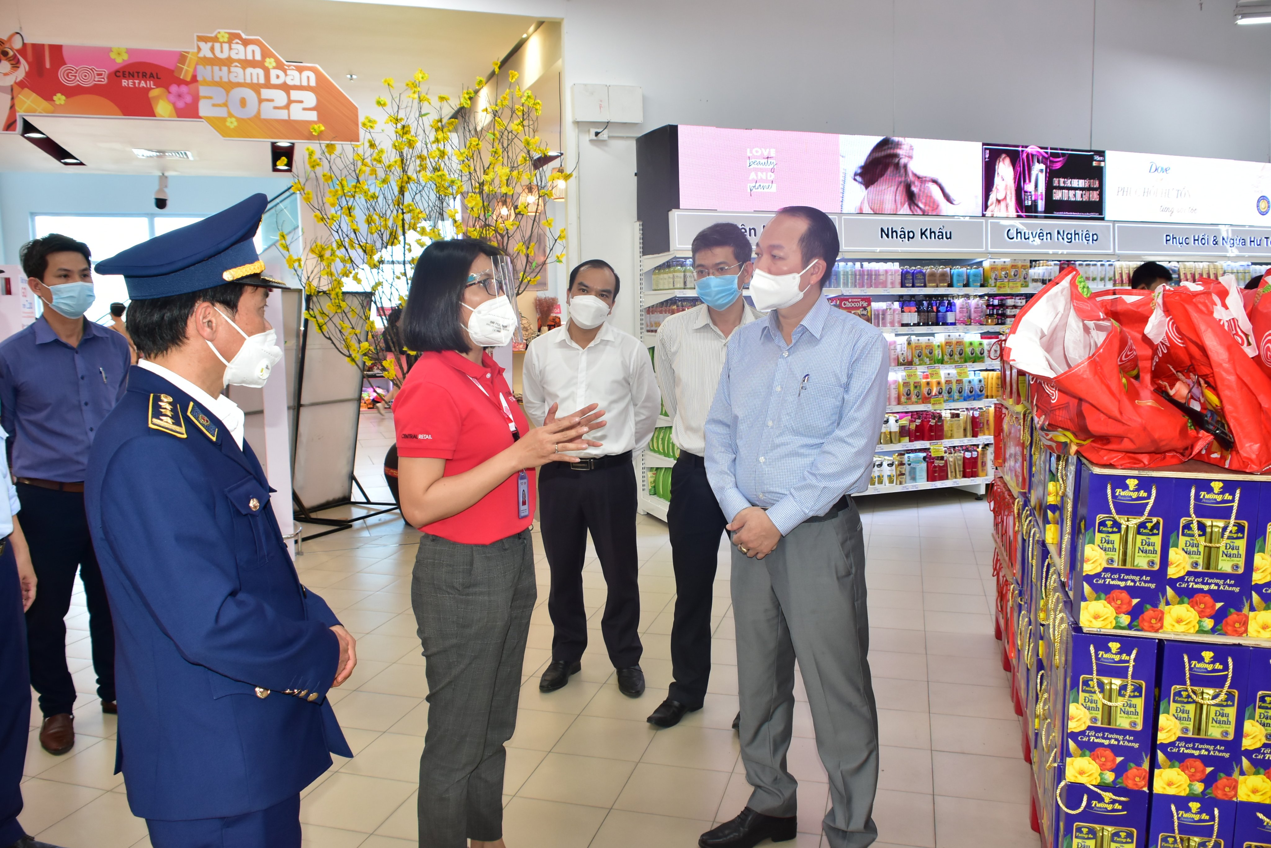 Lãnh đạo tỉnh kiểm tra thị trường hàng hóa phục vụ Tết Nguyên đán