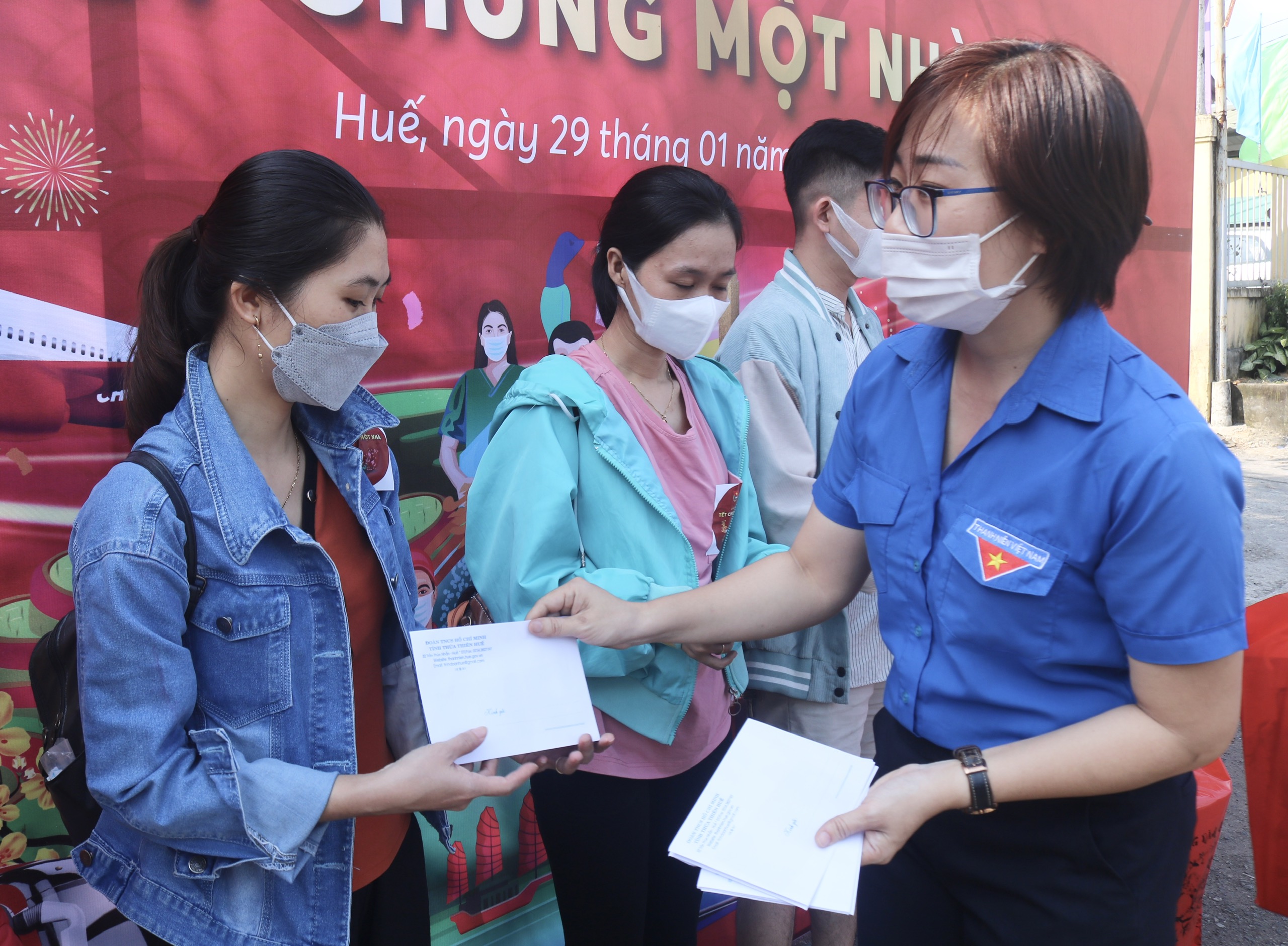 “Tết chung một nhà” đưa người lao động khó khăn về quê