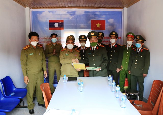 Hoàn thành xây dựng 3 trụ sở làm việc tặng Công an nước bạn Lào