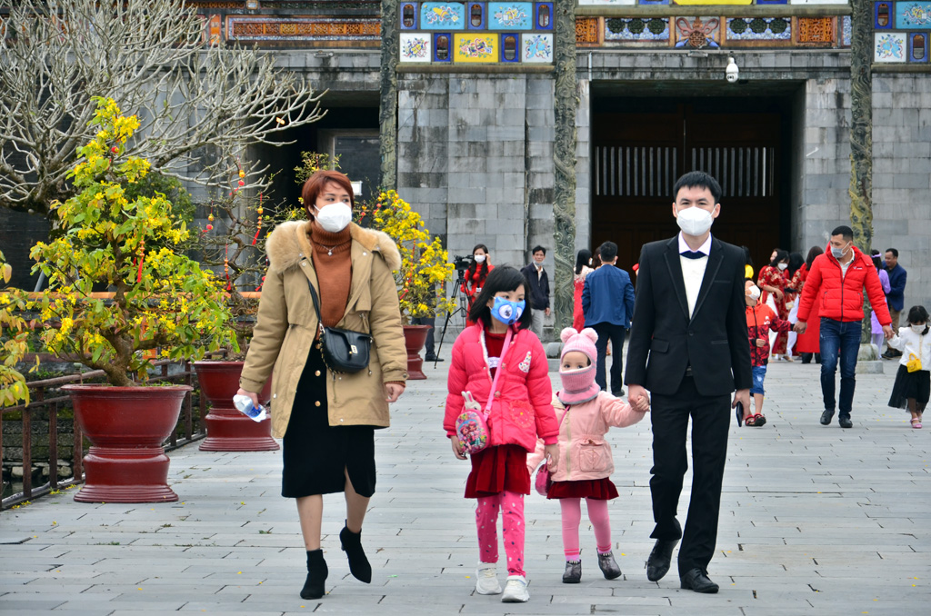 Huế đón khách đến du xuân