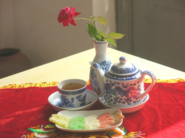 Nibbling five-tiger jam on New Year s Eve