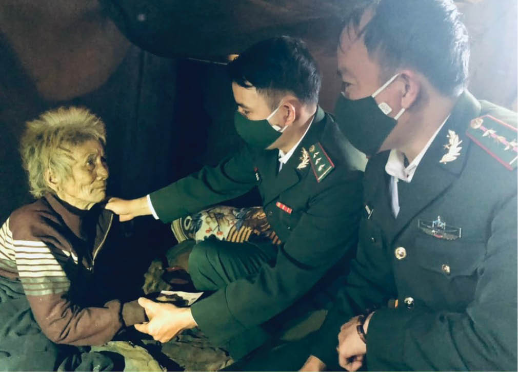 Ăn tết cùng dân bản