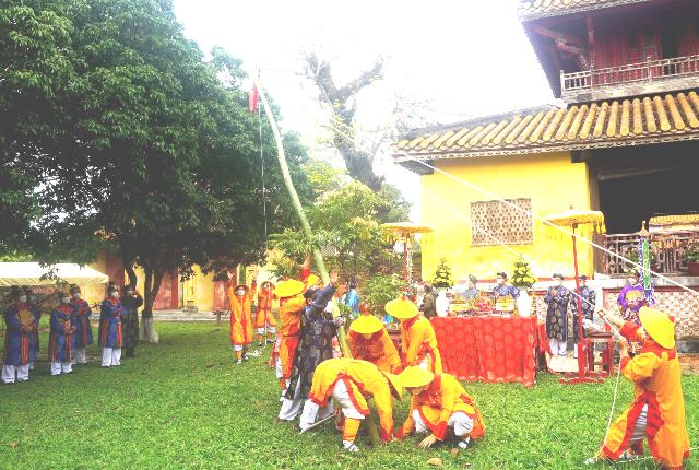 Lowering Neu pole and opening the seal to greet new year