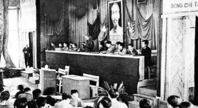 Đập tan luận điệu đòi “xét lại”