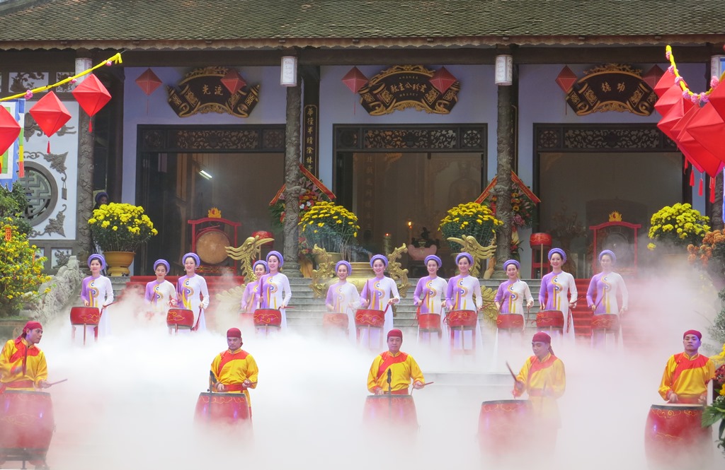 Khai hội Đền Huyền Trân